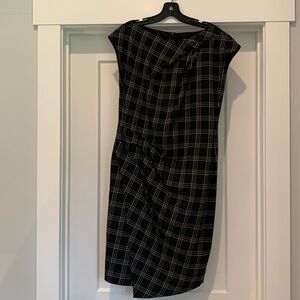 Black and white dress. Size 8. Worth brand. Worn a handful of times.
